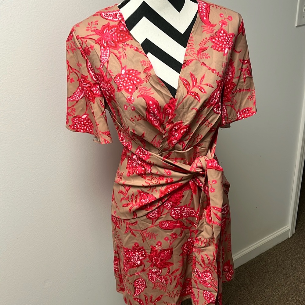 Super cute boutique vneck dress with faux wrap size L